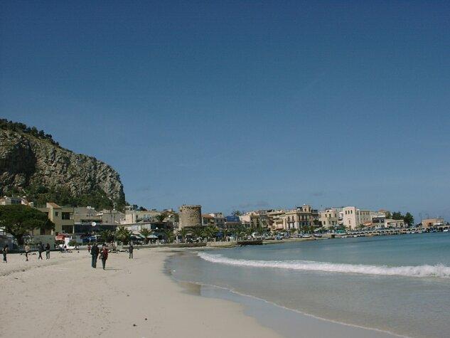 020-Mondello-beach.jpg