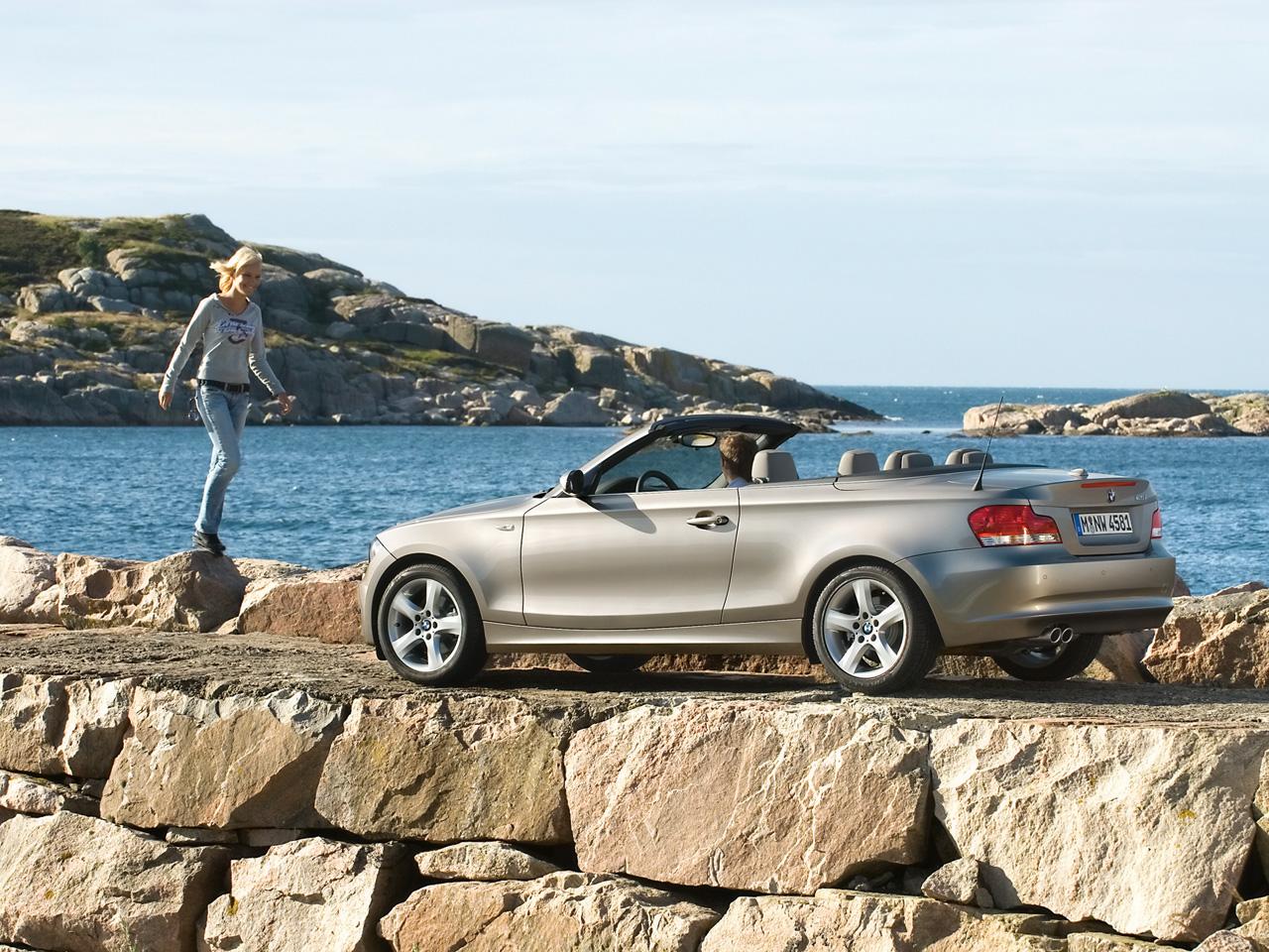 08-BMW-1-Series-Convertible-Rear-And-Side-1280x960.jpg