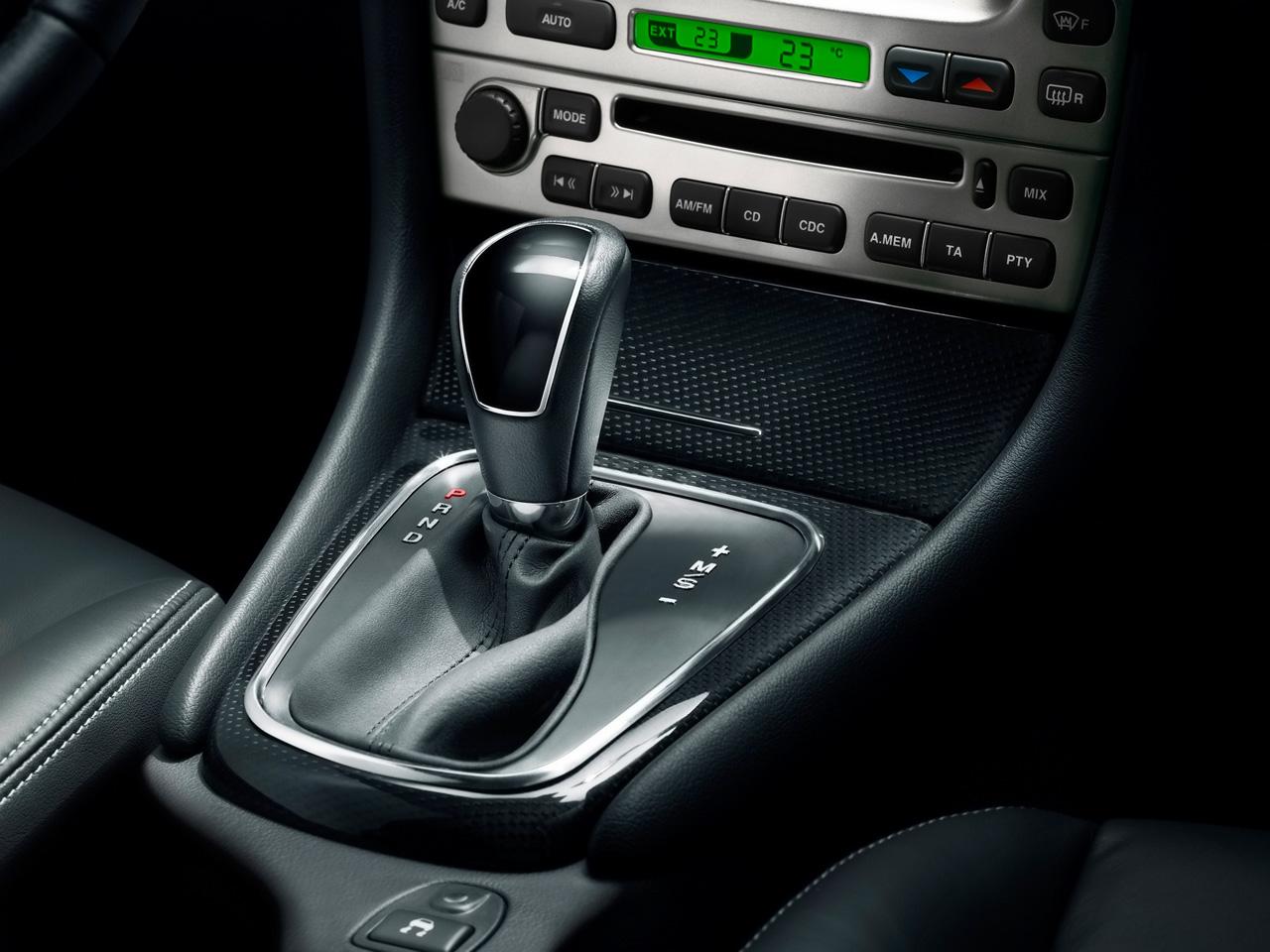 2008-Jaguar-X-Type-Gear-Shift-1280x960.jpg