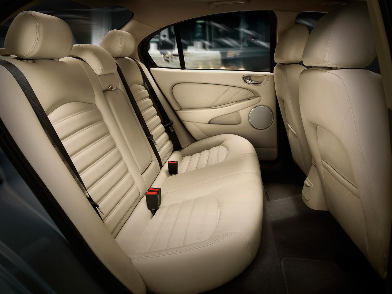 2008-Jaguar-X-Type-Rear-Seating-1280x960.jpg