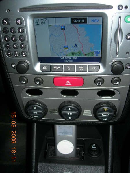 201258_ConnectNav_iPodMini.jpg