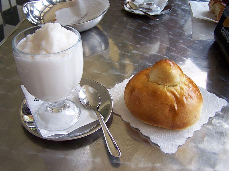 800px-Granita_brioche.jpg