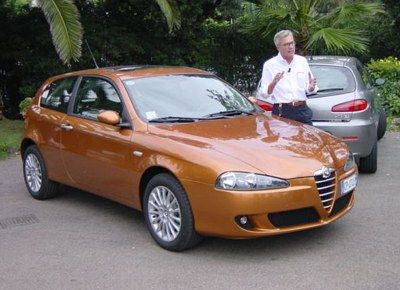 Alfa147serie1Napoli(ArancioPergusa).jpg