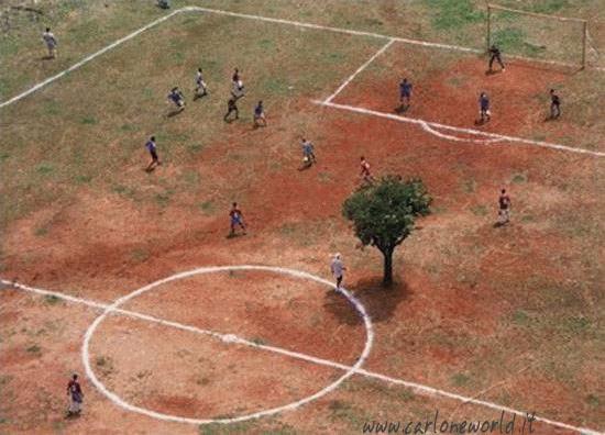 Campo_di_calcio_improvvisato.jpg