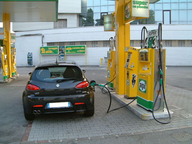 lelesch81-benzina.jpg