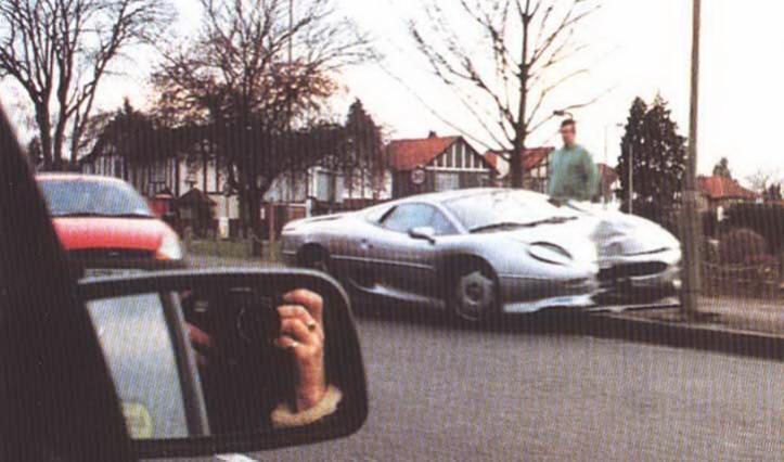 xj220.jpg