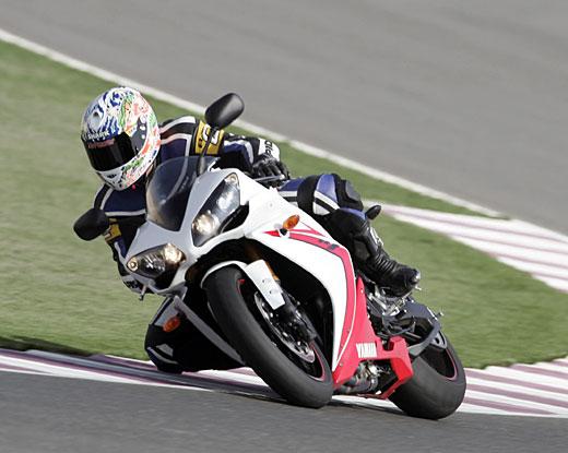 yamaha-r1-rossa-bianca.jpg